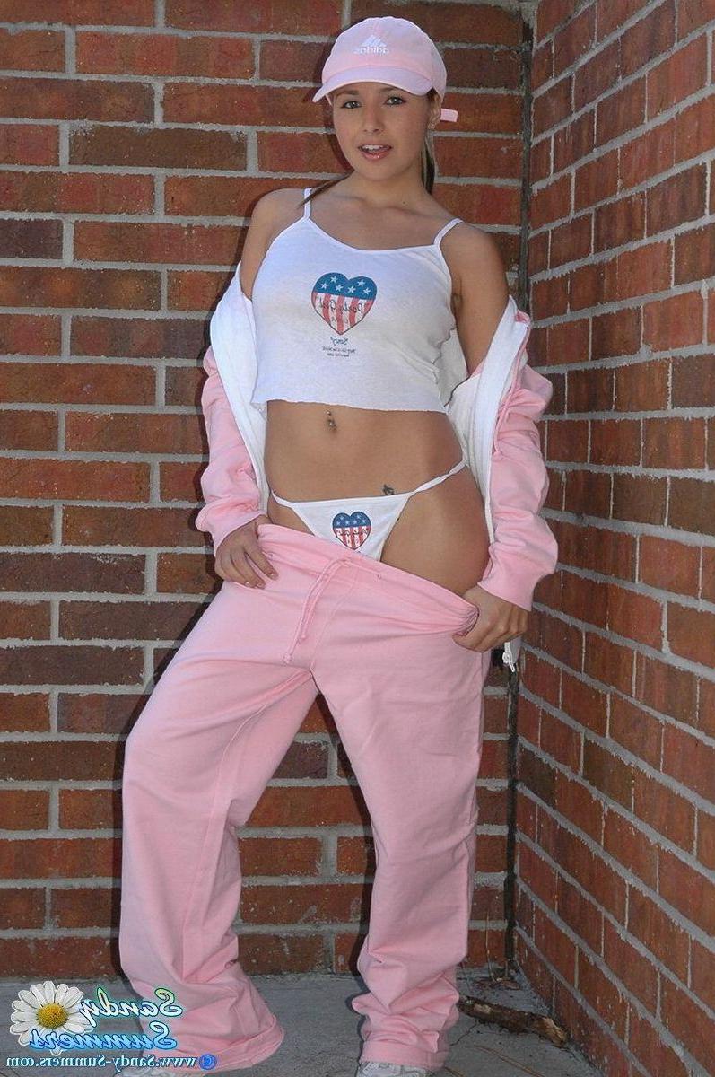 20P Pictures of Sandy Summers showing her hot body