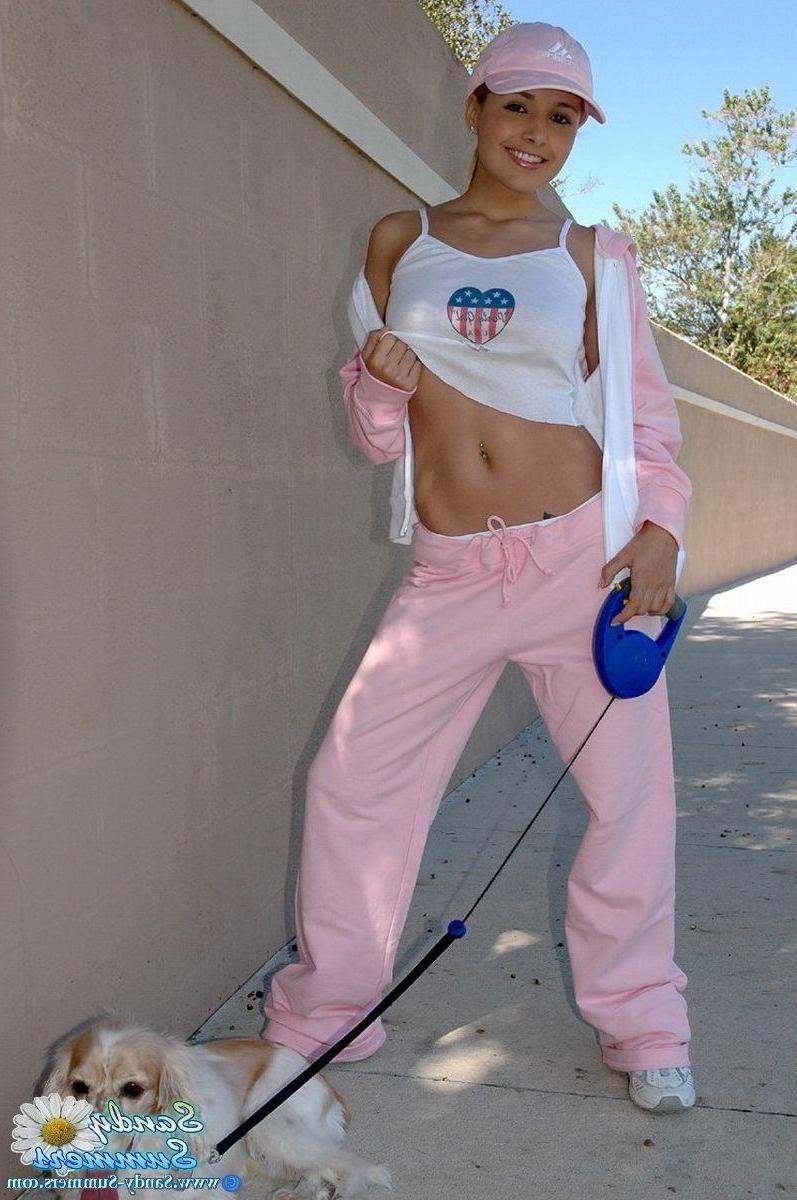 20P Pictures of Sandy Summers showing her hot body