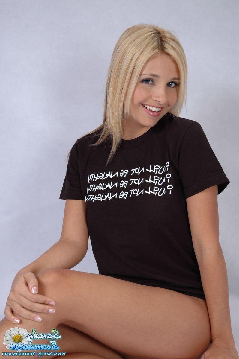 20P Pictures of Sandy Summers showing her naked body