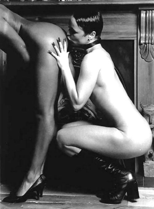 25P Sensual women in love