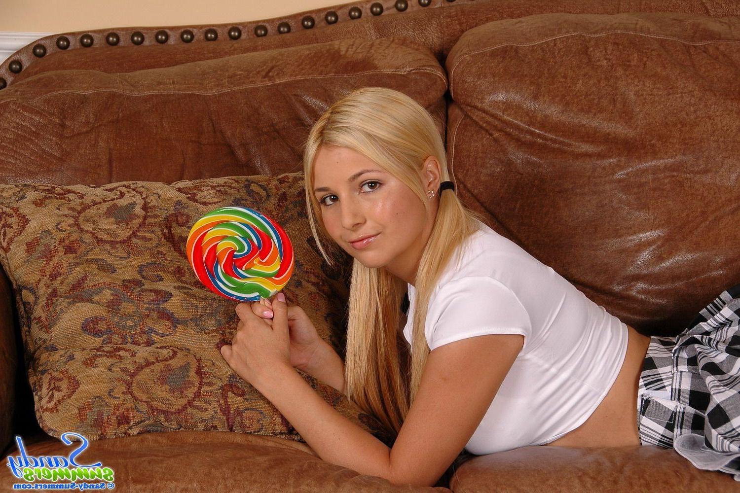 20P Pictures of Sandy Summers getting wild after school