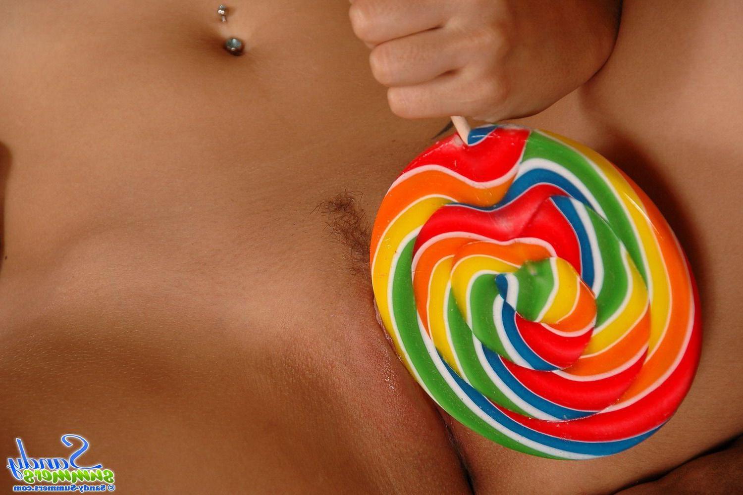 20P Pictures of Sandy Summers getting wild after school