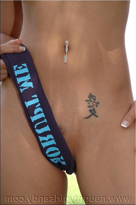 15P Pictures of Naughty Girl Sandy exposing her naked body in the backyard