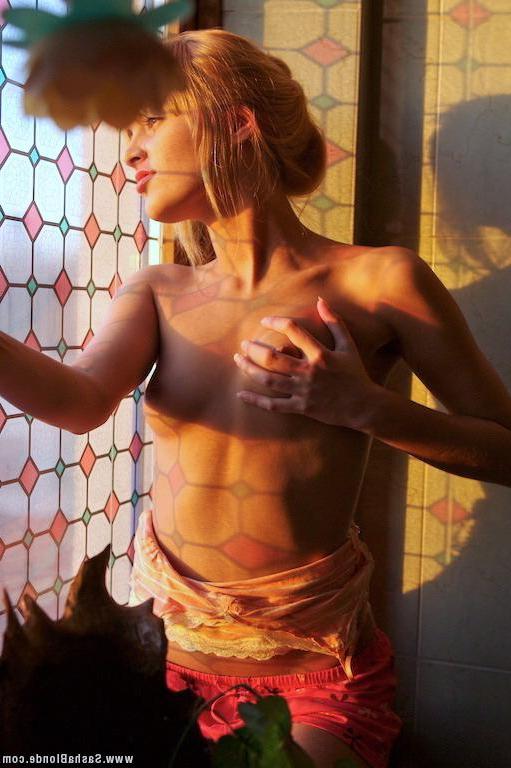 15P Pictures of teen Sasha Blonde showing off her hot nude teen body