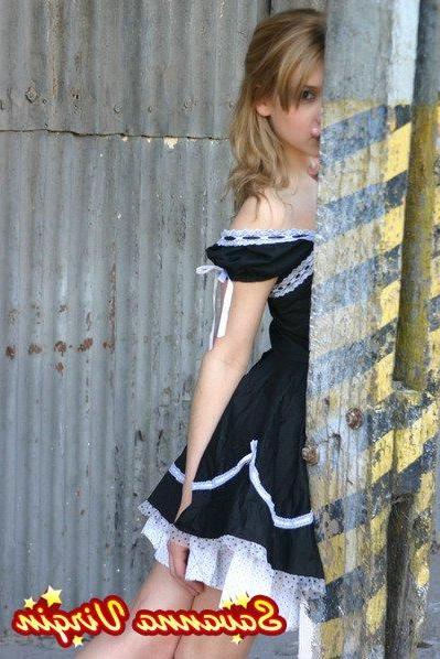 16P Pictures of Savanna Virgin stripping out of her dress