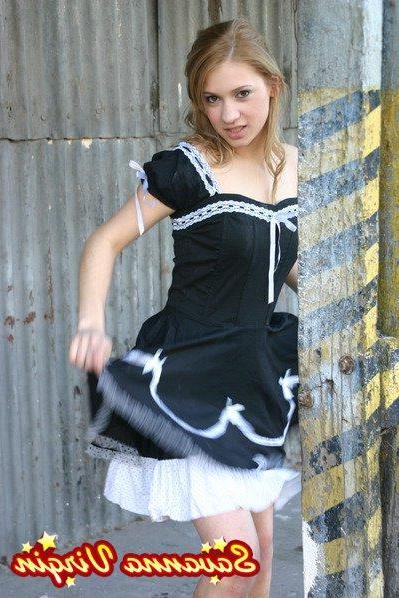 16P Pictures of Savanna Virgin stripping out of her dress