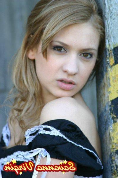 16P Pictures of Savanna Virgin stripping out of her dress