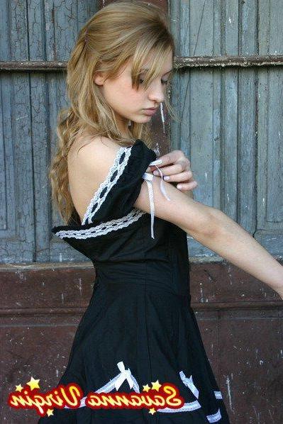 16P Pictures of Savanna Virgin stripping out of her dress