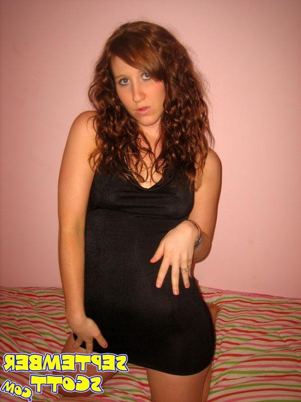 16P Pictures of September Scott having phone sex in her bedroom