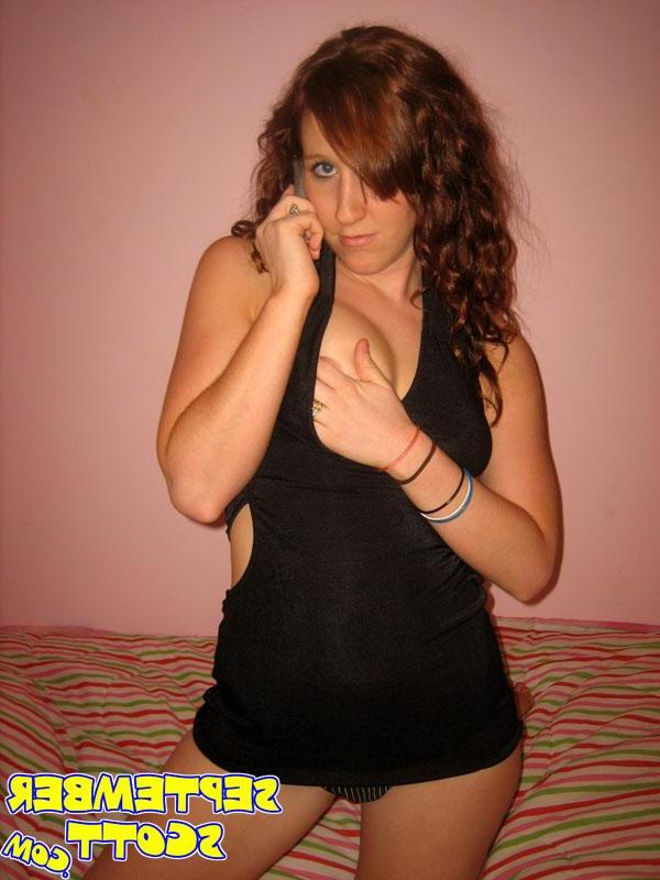 16P Pictures of September Scott having phone sex in her bedroom