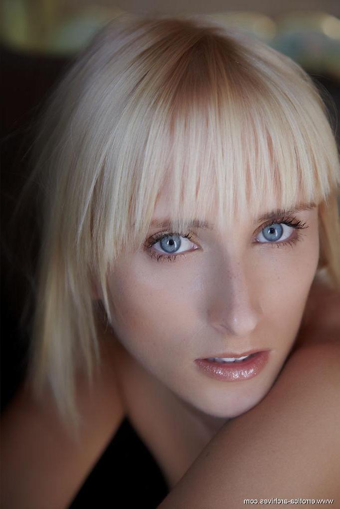 16P Blonde babe Serrenity gives you her hot naked body in "Pianist"