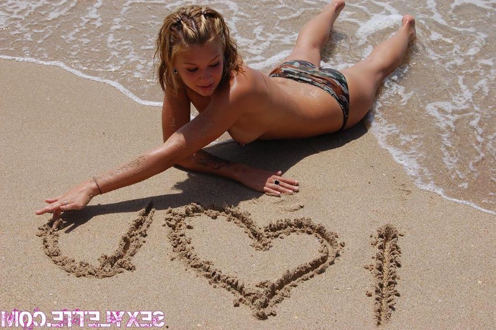 16P Pictures of Sexy Lette getting naked on a beach