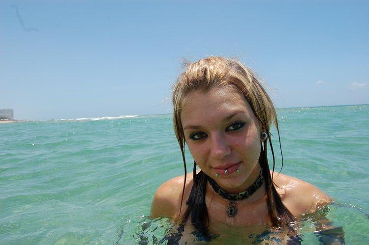 20P Pictures of Sexy Lette having some fun in the water