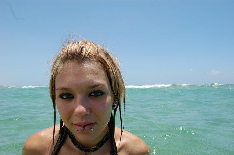 20P Pictures of Sexy Lette having some fun in the water