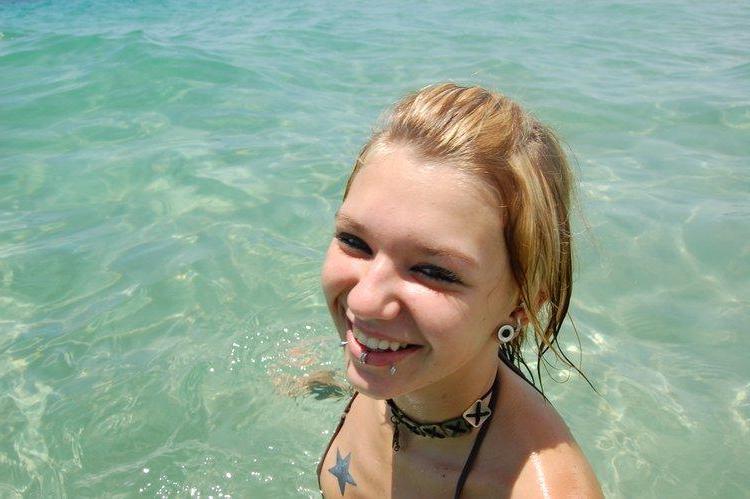 20P Pictures of Sexy Lette having some fun in the water