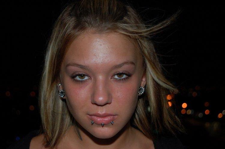 20P Pictures of Sexy Lette getting naked on the roof