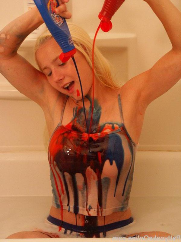 16P Pictures of Pattycake going wild with body paint