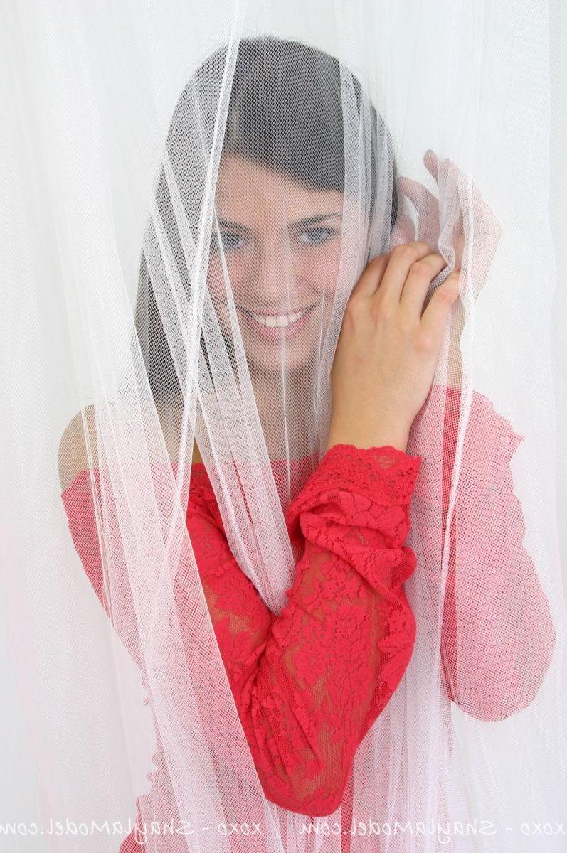 20P Pictures of teen girl Shayla Model teasing in a red dress