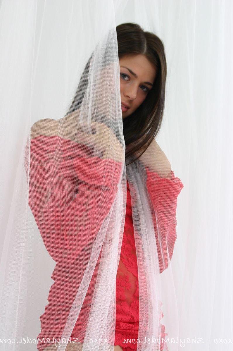 20P Pictures of teen girl Shayla Model teasing in a red dress