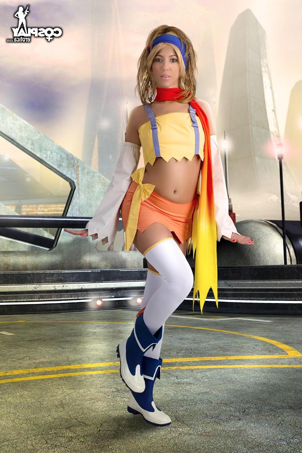 12P Cosplay babe Shelly dresses up as a very sexy Rikku