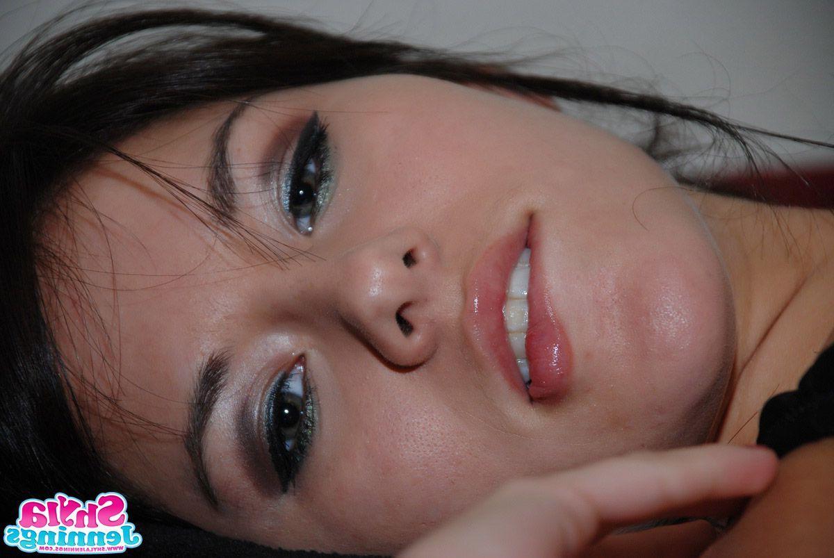 20P Pictures of teen Shyla Jennings ready for some hot sex in bed
