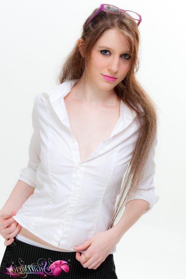 15P Pictures of hot teen girl Sica Marie teasing the camera