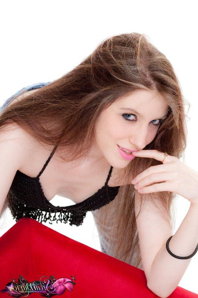 15P Pictures of hot teen girl Sica Marie teasing the camera