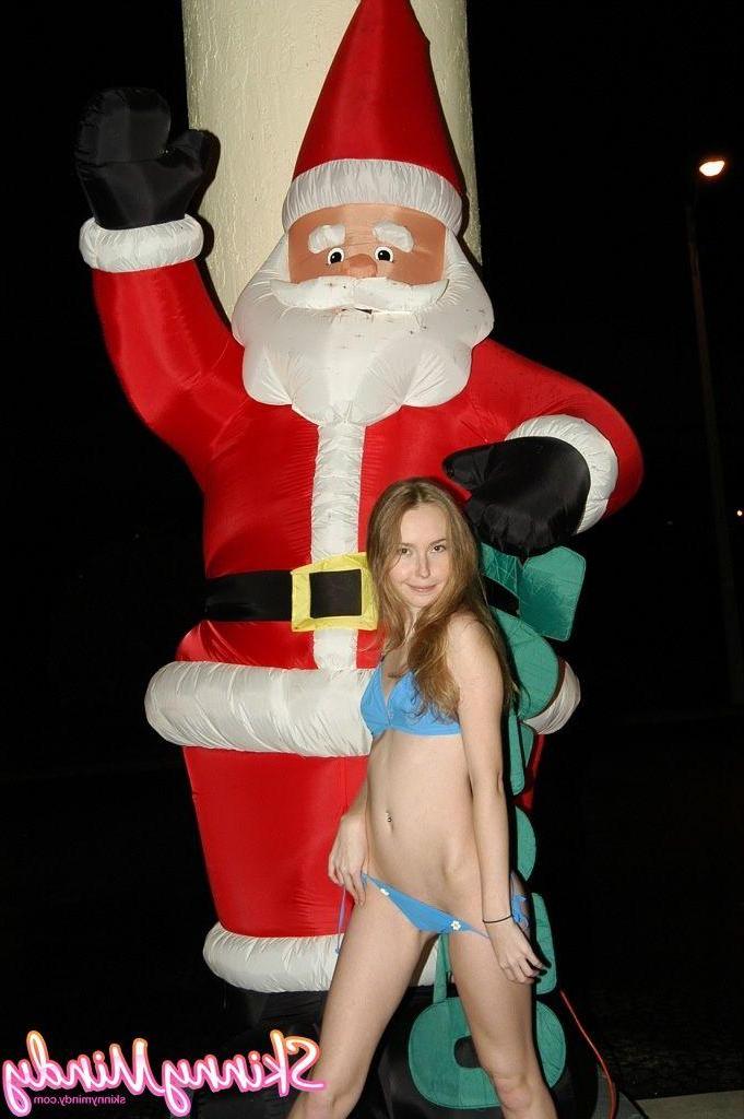20P Pictures of Skinny Mindy celebrating a sexy xmas today