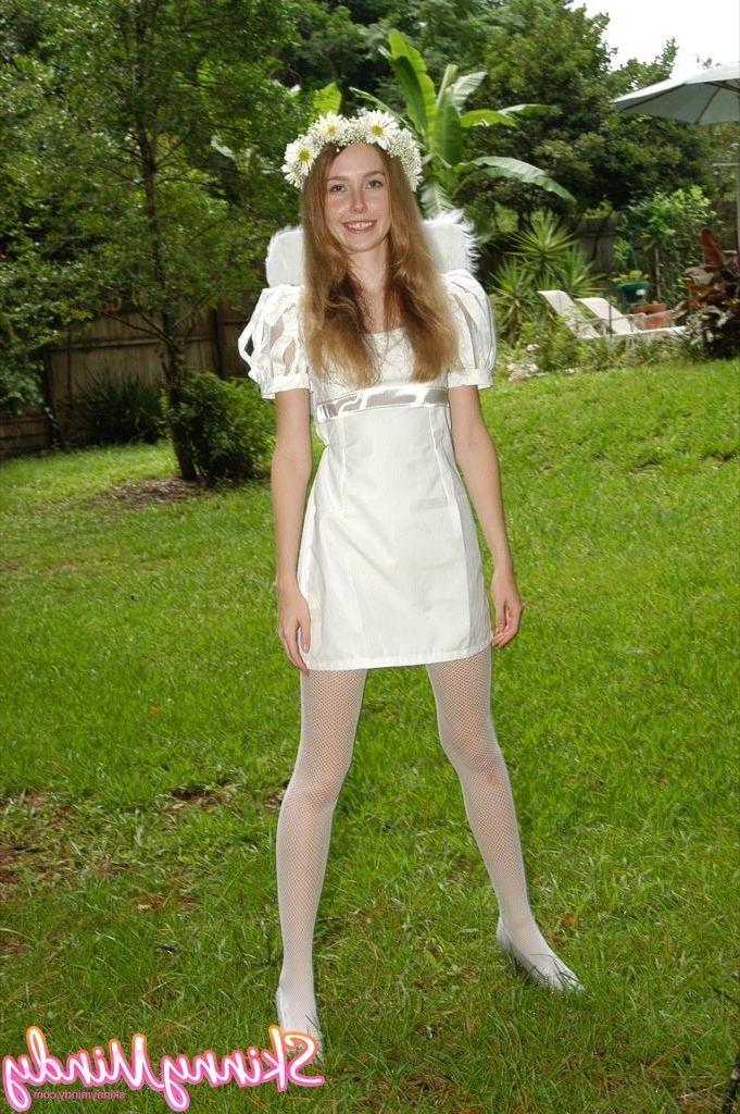 20P Pictures of Skinny Mindy being your sexy angel