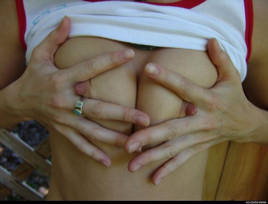 20P Pictures of Staci.ca exposing her hot body outside