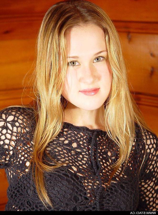 20P Pictures of Staci.ca showing her hot body