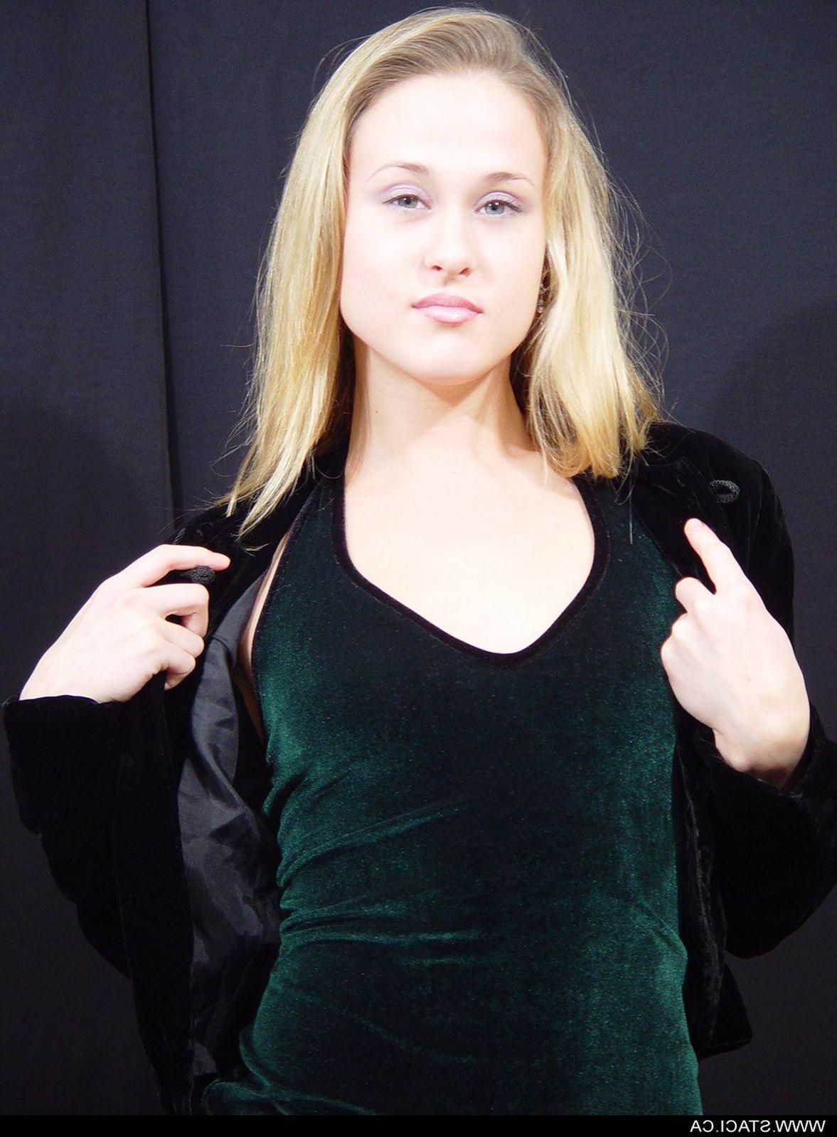 20P Pictures of Staci.ca showing her sexy titties