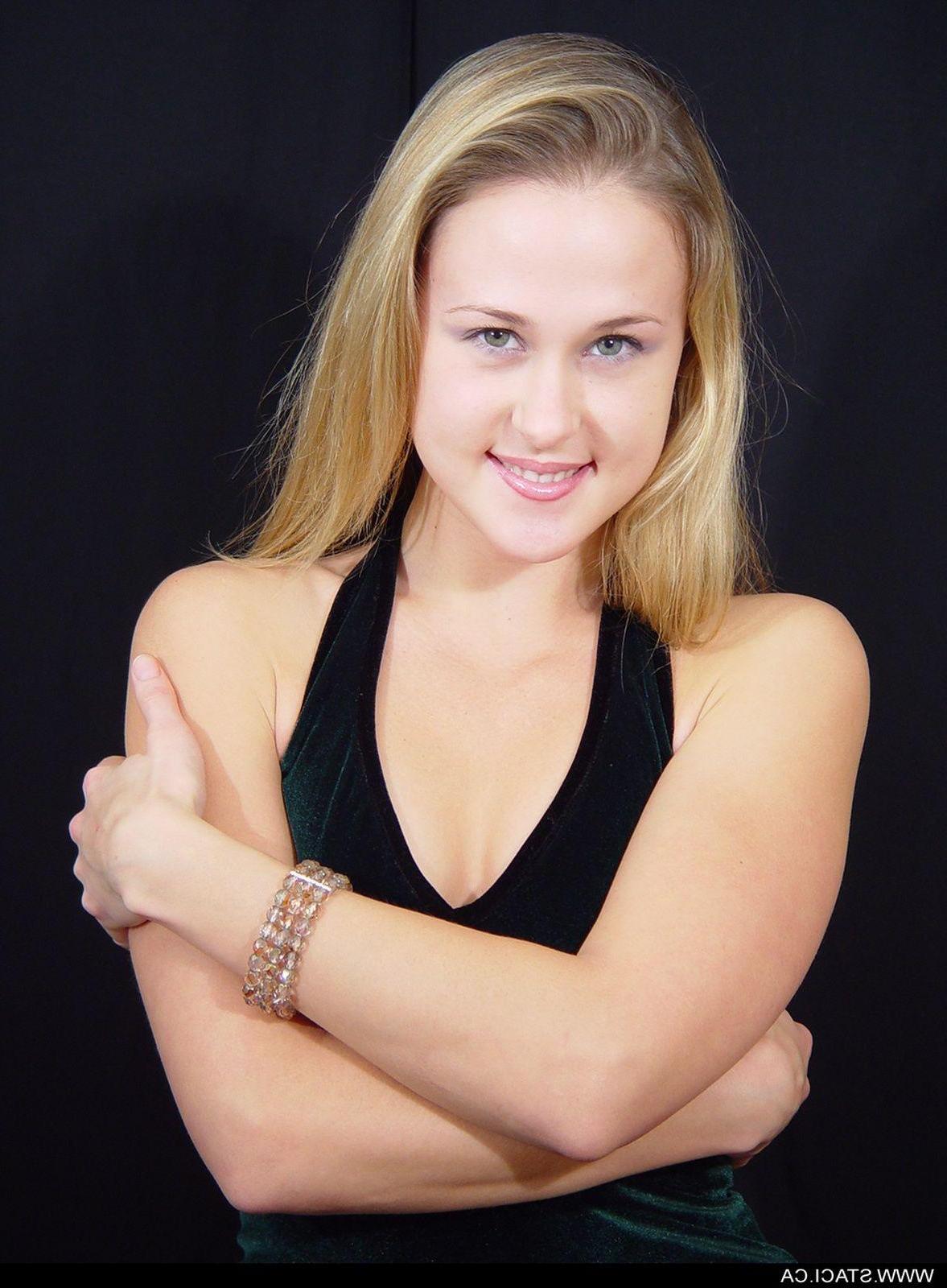20P Pictures of Staci.ca showing her sexy titties