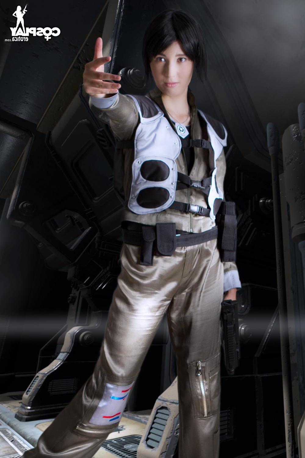 12P Hot cosplayer Stacy brings her geeky fantasy to life