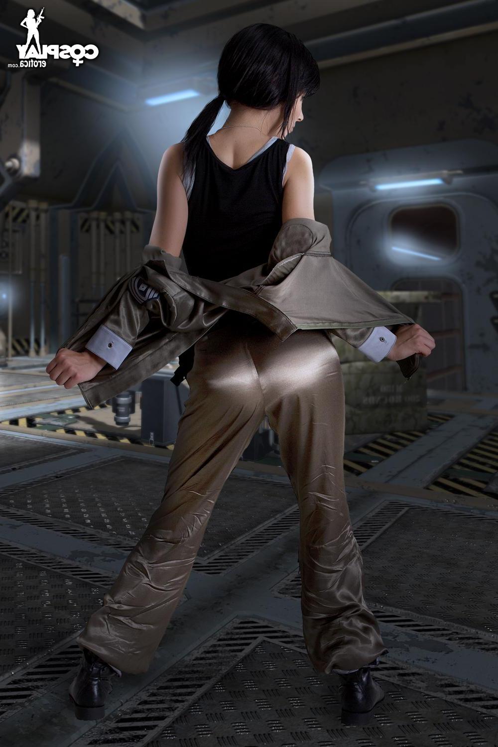 12P Hot cosplayer Stacy brings her geeky fantasy to life