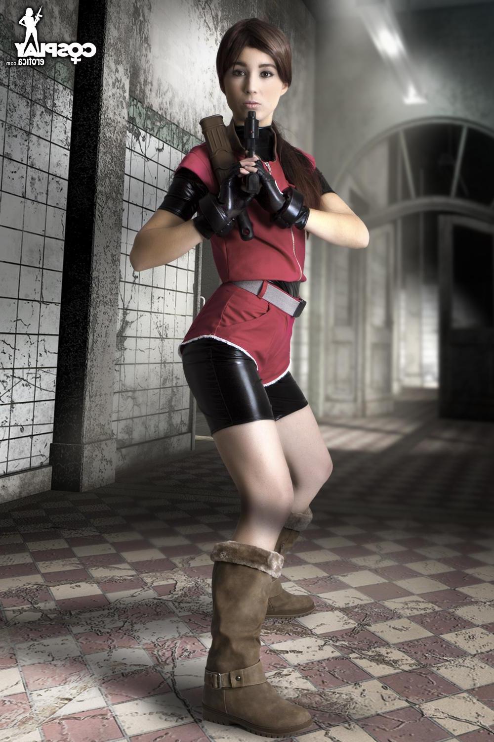 12P Cosplayer Stacy dresses as Claire from Resident Evil