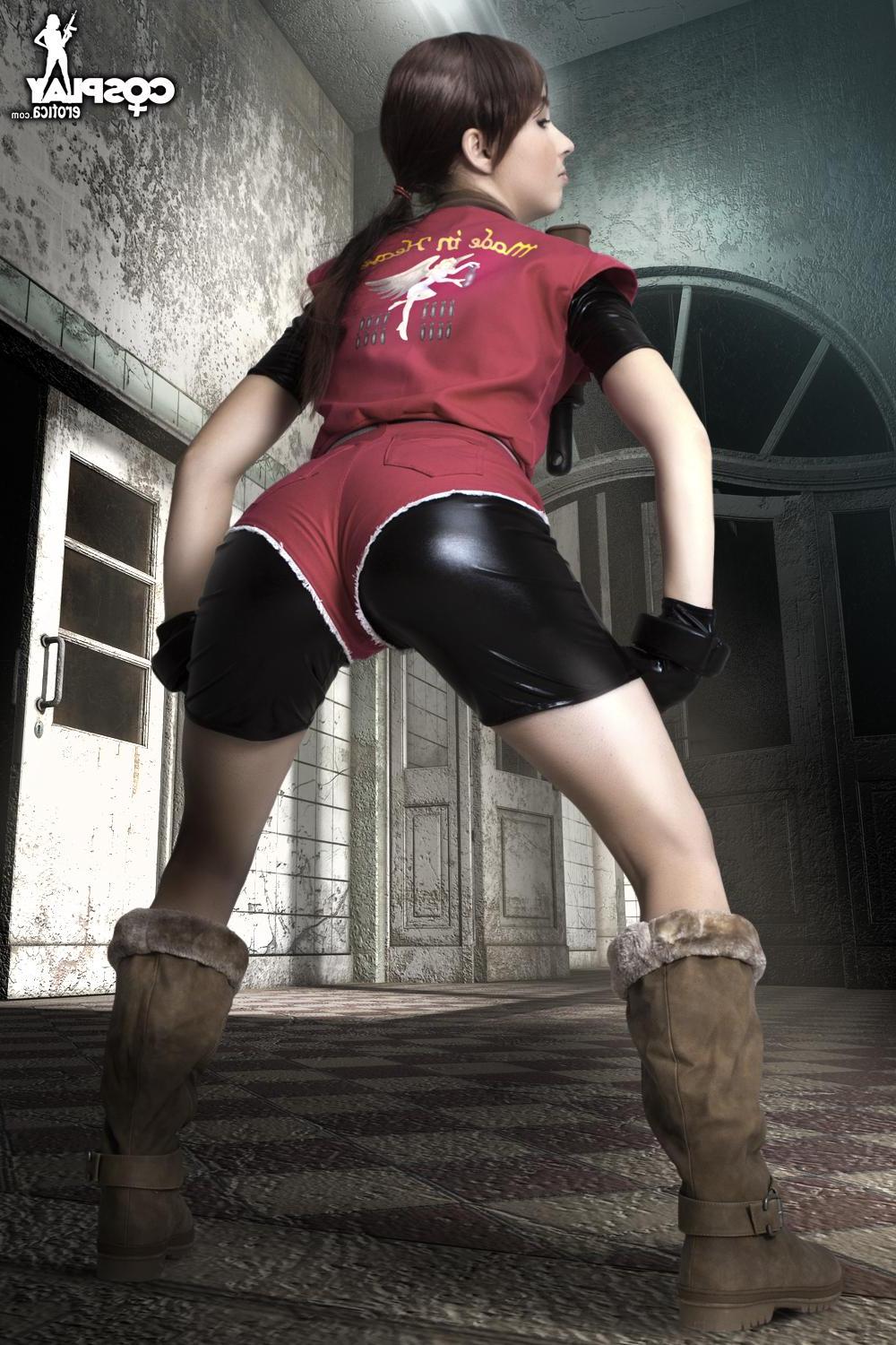 12P Cosplayer Stacy dresses as Claire from Resident Evil
