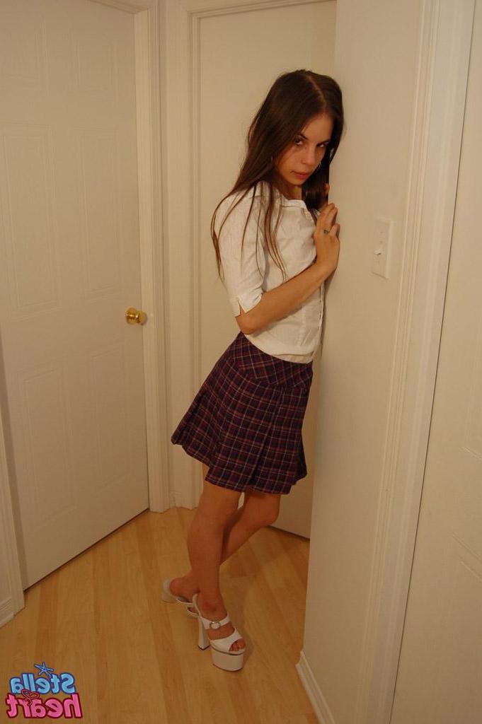 15P Pictures of Stella Heart teasing with her tight body