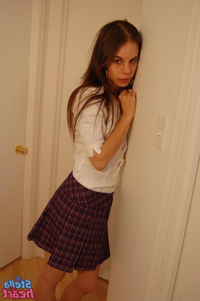 15P Pictures of Stella Heart teasing with her tight body
