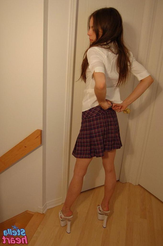 15P Pictures of Stella Heart teasing with her tight body