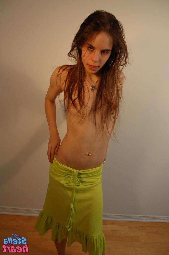 15P Pictures of teen Stella Heart teasing with her green dress