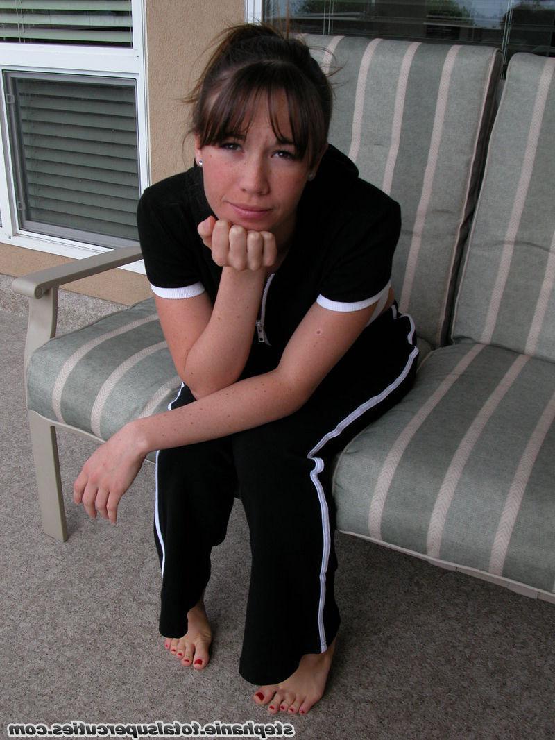 20P Pictures of Stephanie showing her hot body