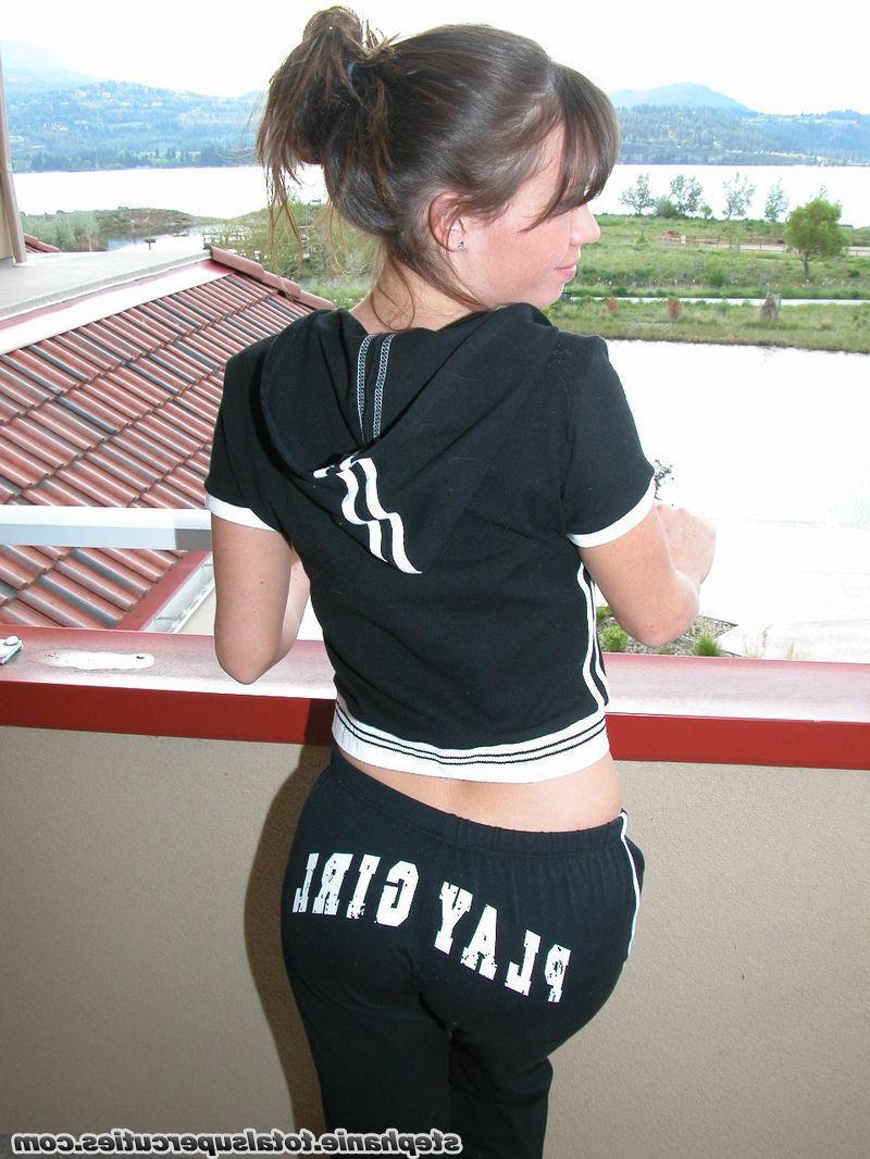 20P Pictures of Stephanie showing her hot body