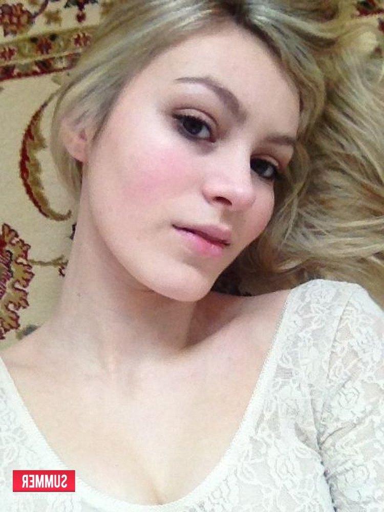 12P Summer strips out of her white body suit and takes pics to prove it