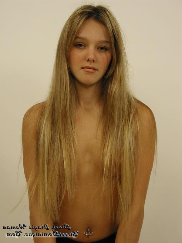 15P Pictures of teen Sweet Dominique teasing with her hot body