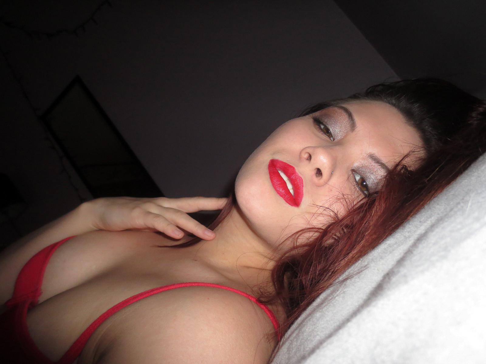 15P Asian beauty Sydney Mai rolls around in her stockings and takes some selfies
