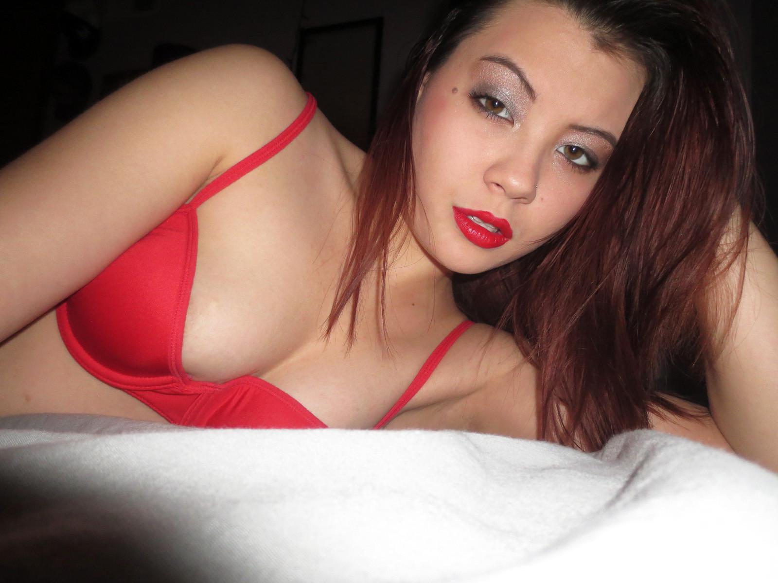15P Asian beauty Sydney Mai rolls around in her stockings and takes some selfies