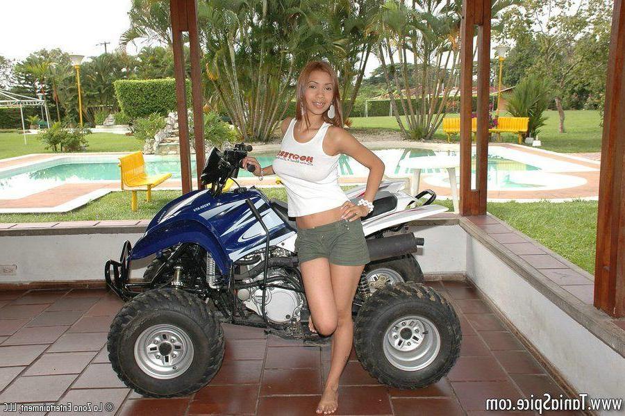 15P Pictures of teen chick Tania Spice showing off her perfect body