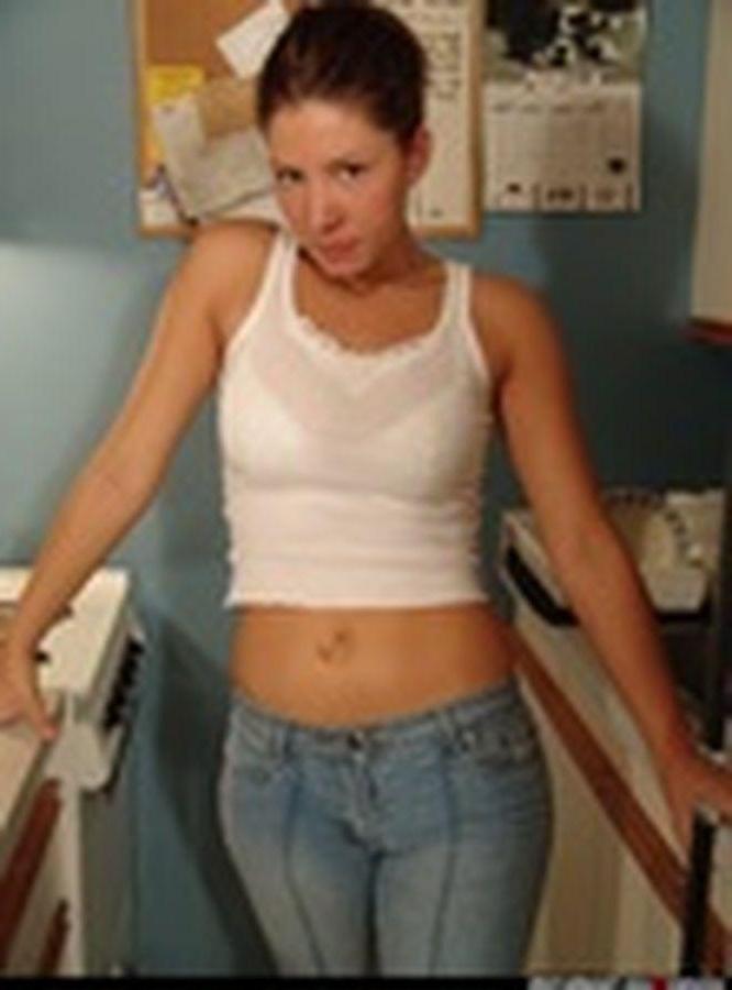20P Pictures of Tara exposing her hot teen body