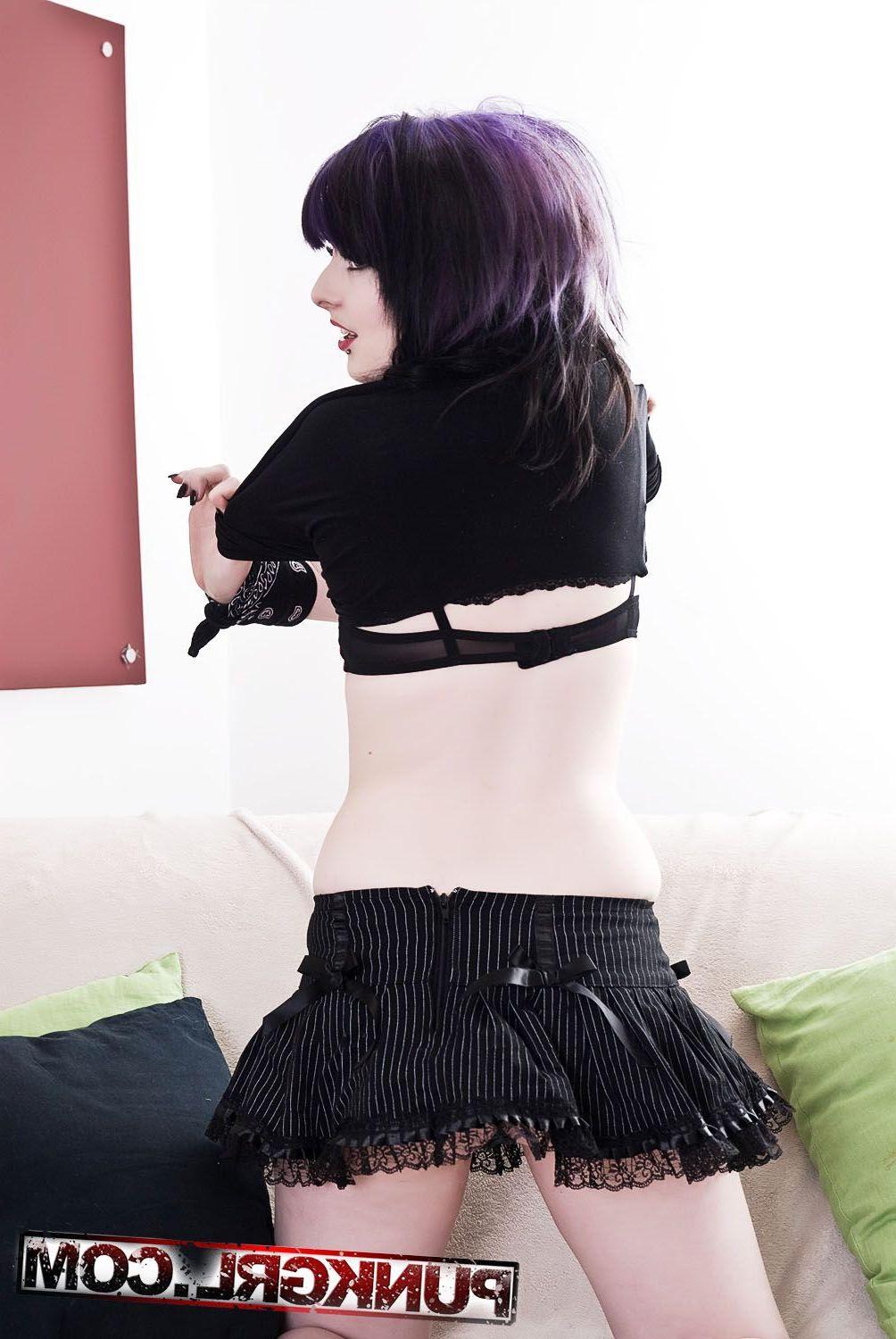 20P Pictures of Tasha Riot showing off her sexy body
